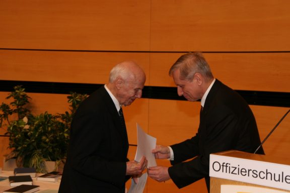 Überreichung Stiftungsurkunde